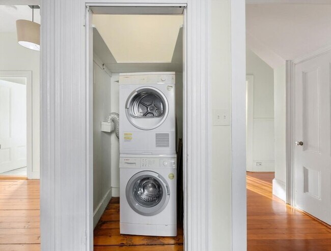 Building Photo - 3 Draper St