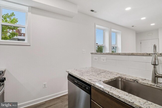 Building Photo - 303 Seaton Pl NE