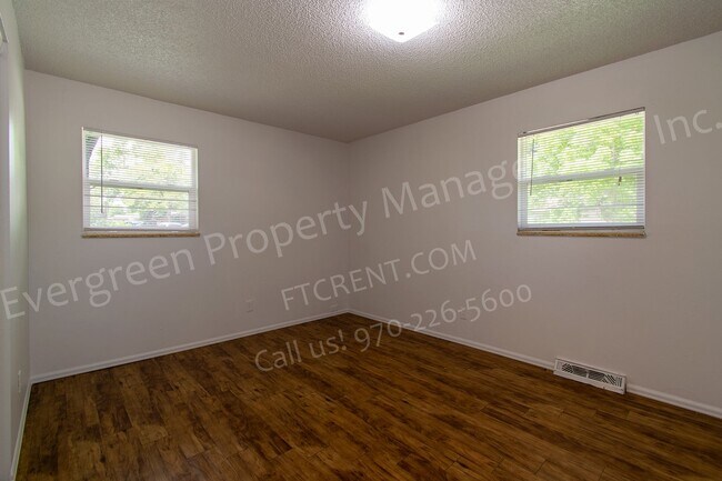 Building Photo - 2439 Clearview Ave