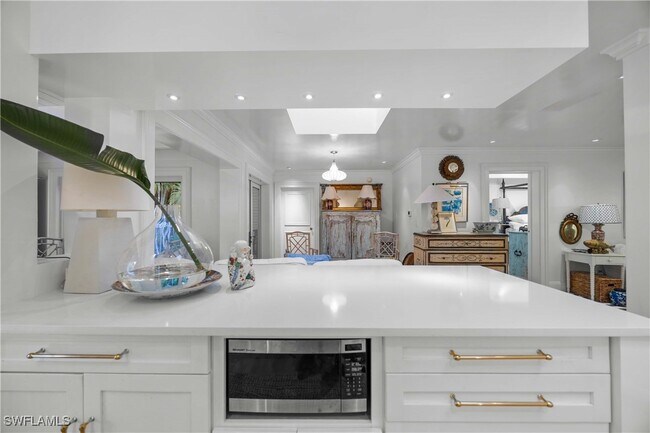 Building Photo - 295 6th St N