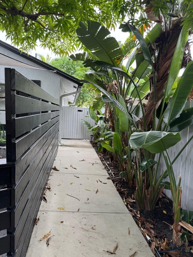 Building Photo - 3532 N Dixie Hwy