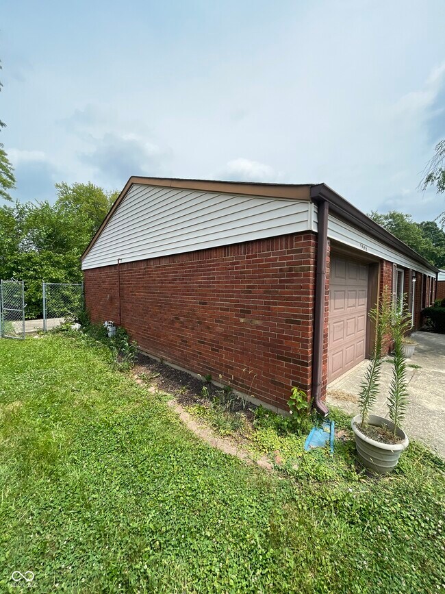 Building Photo - 7848 Souter Dr