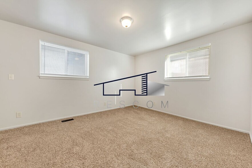 Building Photo - 800 State St