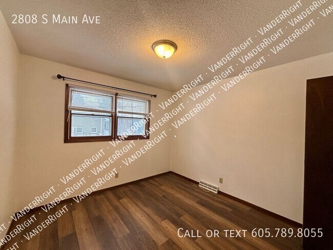 Building Photo - 2808 S Main Ave