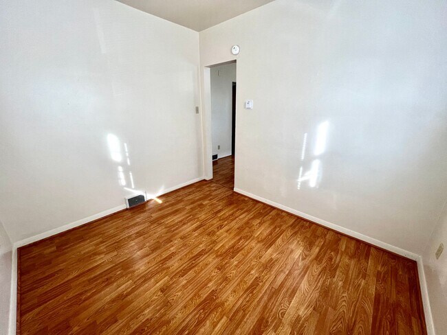Building Photo - 1613 Fourth Avenue (Full Service)