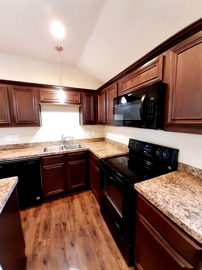 Building Photo - Beautiful 4 Bedroom, 2 Bath in sought after Arlington Neighborhood!