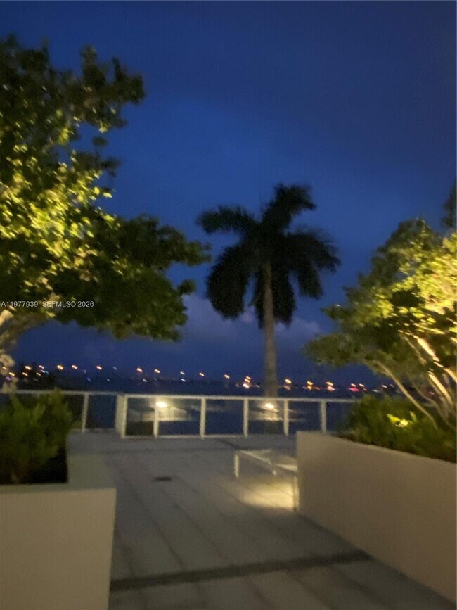 Building Photo - 1541 Brickell Ave