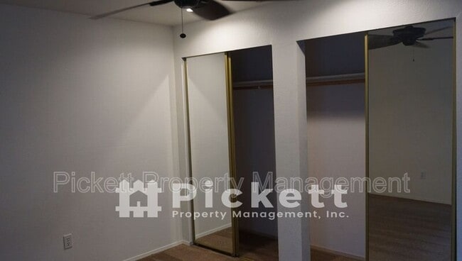 Building Photo - 1307 NW Slate Ln