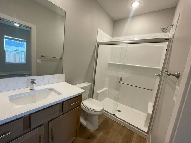 Building Photo - 1823/25 Hickory Creek