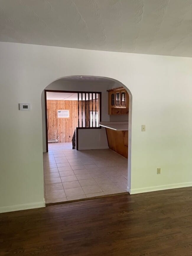 Building Photo - St. James Nice Home