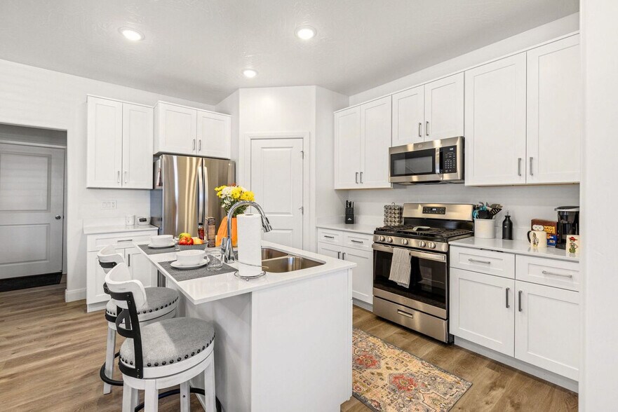 Building Photo - 350 W Old Hwy