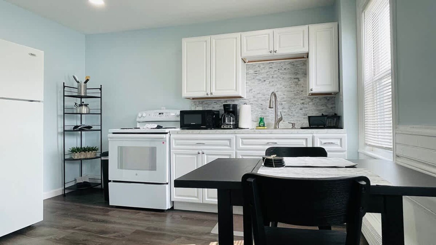 Building Photo - 25 Andem St