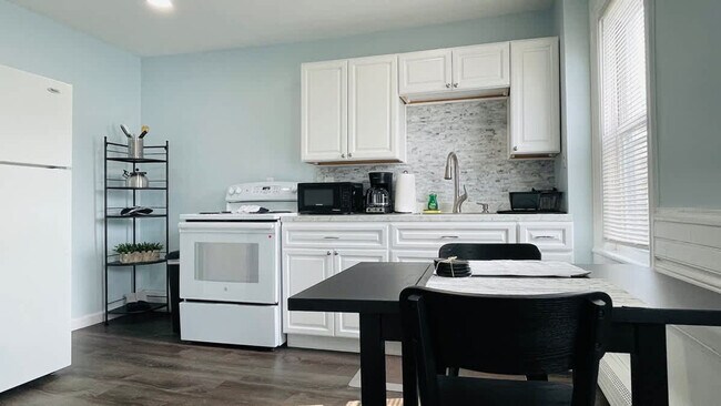 Building Photo - 25 Andem St