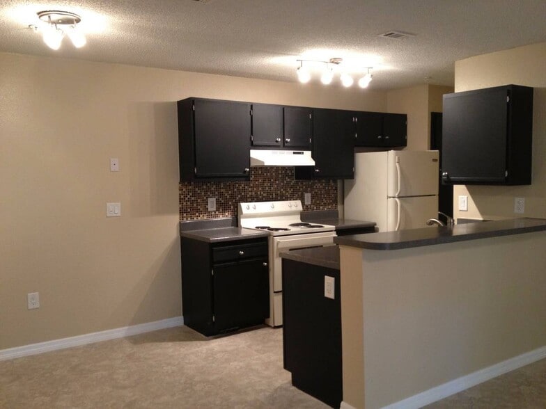 Kitchen - 629 Dory Ln