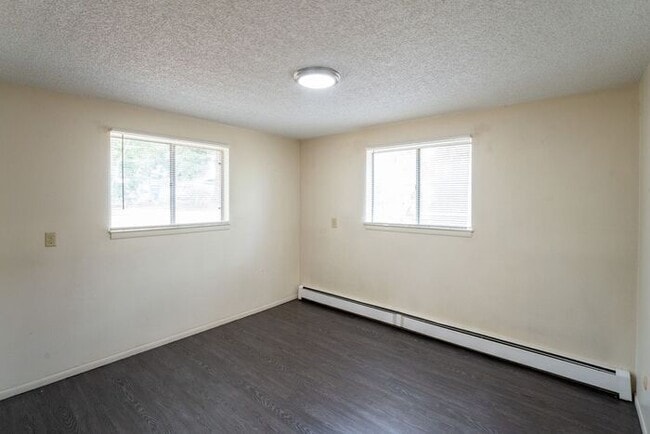 Building Photo - Spacious 2 Bedroom 1 Bath Near CSU and Old...