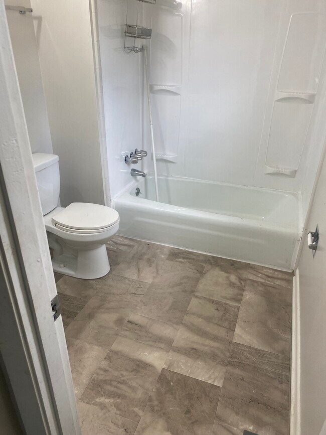 Building Photo - 726 Platinum St