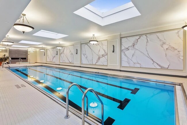 Indoor pool and jacuzzi - 57 E Delaware Pl