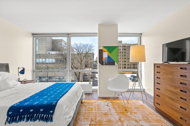 Building Photo - 340 W Diversey Pkwy