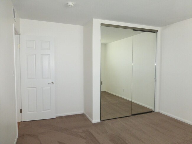 Building Photo - Large San Pedro Condo for Lease | 3 Bed - 2 Bath | 2 Garage Spaces
