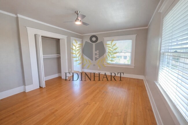Building Photo - 1105 N College Ave