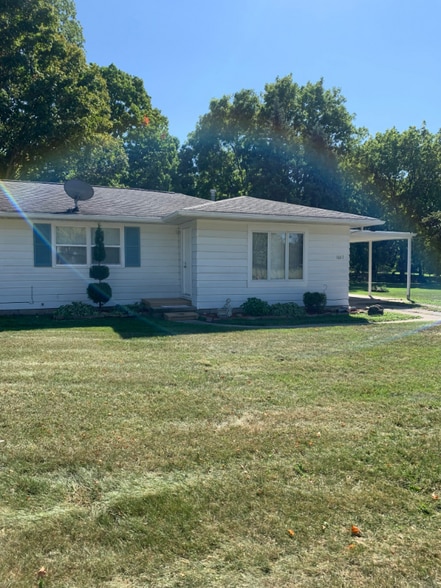 Building Photo - 1017 Hein Ave