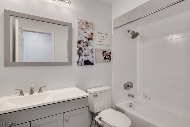 Building Photo - 3414 SE 2nd Pl