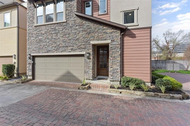 Building Photo - 2635 Fountain Key Blvd