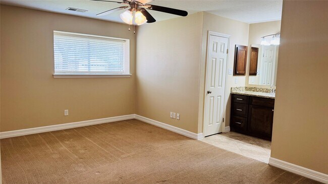 Building Photo - 3310 Glen Spring Dr