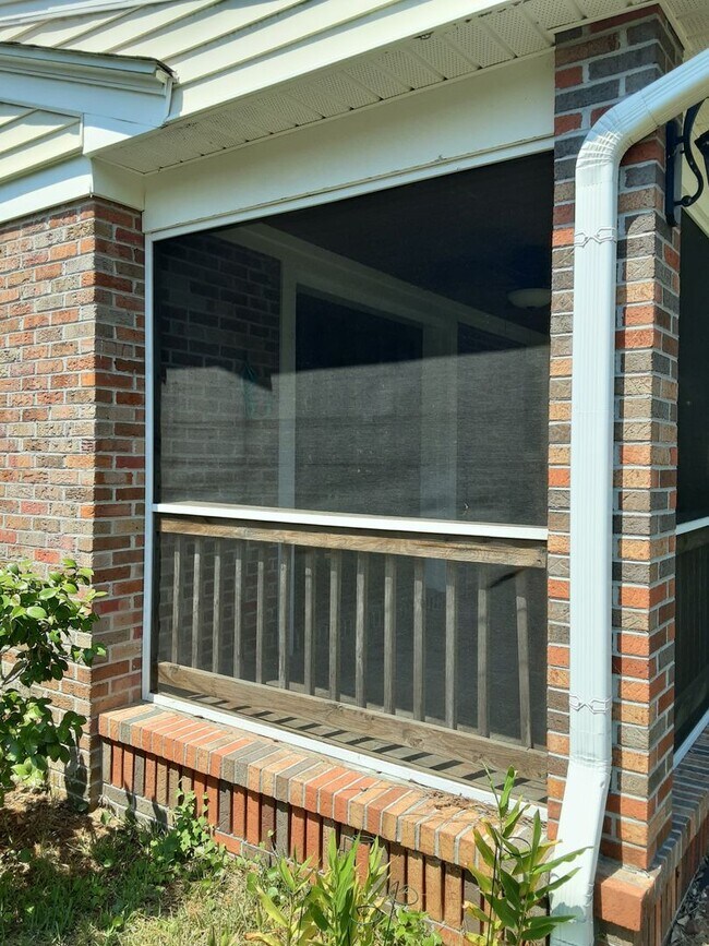 Building Photo - Walk to the beach!! Only a block and a hal...
