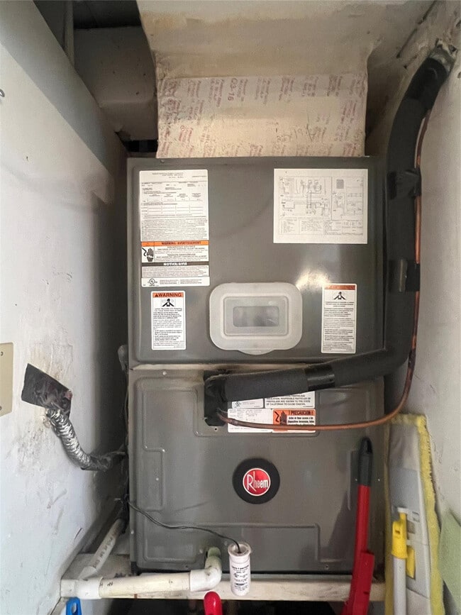 Building Photo - 7030 Half Moon Cir