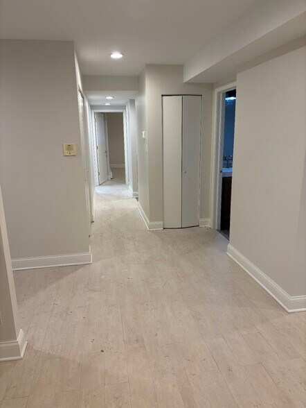 Building Photo - 322 W Evergreen Ave