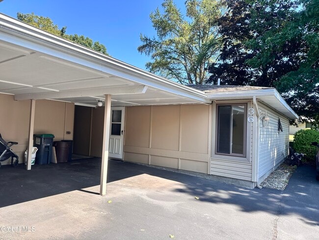 Primary Photo - 36 Donna Lynn Dr