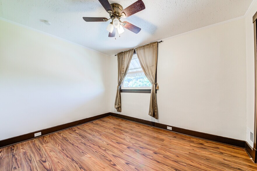 Building Photo - 1155 South Ave