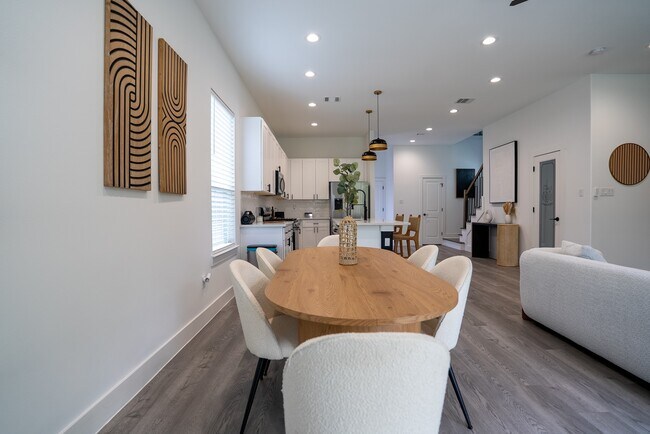 Building Photo - 3818 Lynnfield St