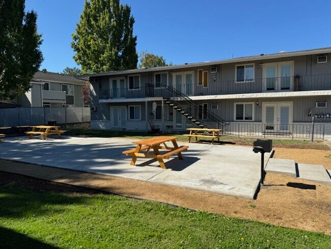Primary Photo - 624 Berrydale Ave