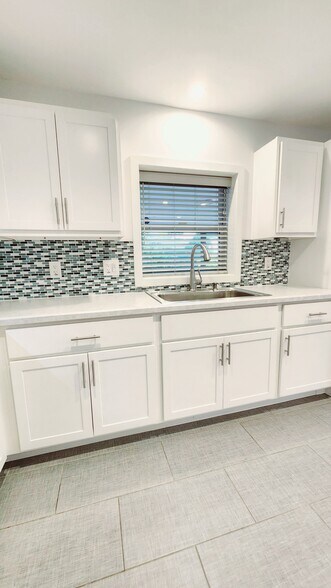 Building Photo - 2200 W 32nd St