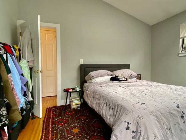 Building Photo - HOT CAMBRIDGE LISTING!!!!!