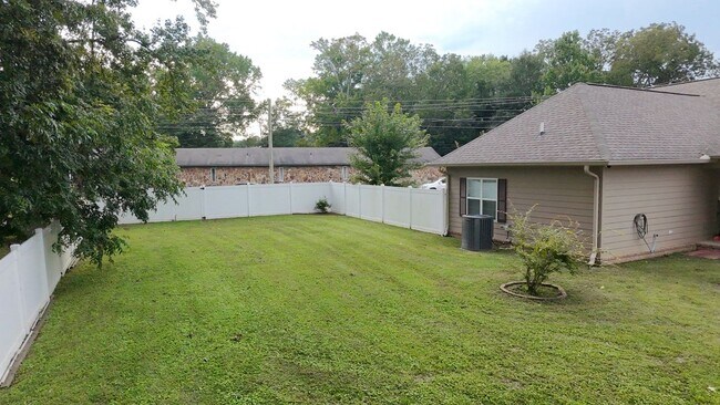 Building Photo - 797 Thomas Ave