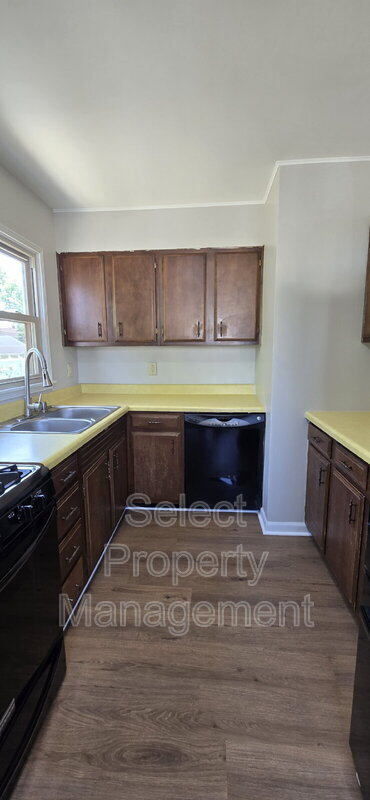 Building Photo - 1743 Rosemont Dr