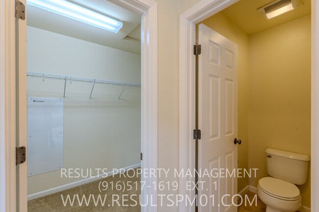 Building Photo - Spacious Lincoln 4 Bedroom 2.5 Bath w Club...