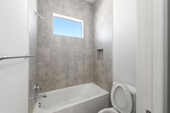 Building Photo - 15000 RedCove Pl