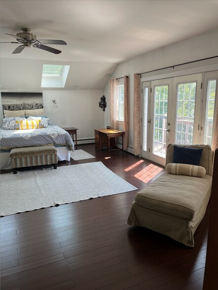Main bedroom - 7 Evelyn Dr