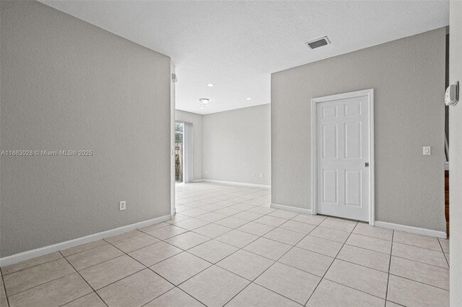 Building Photo - 623 NE 21st Terrace