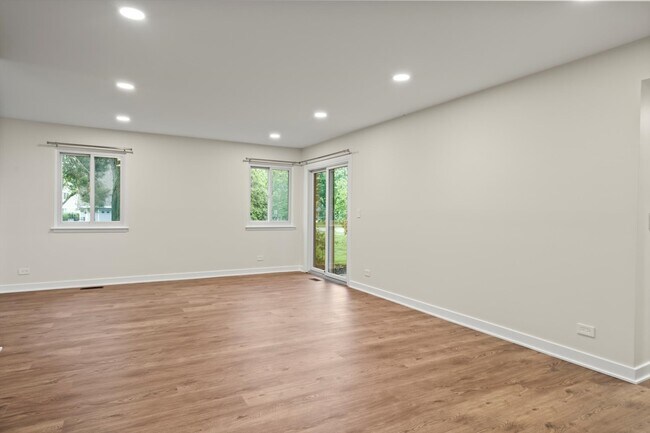 Building Photo - 251 Appletree Ct