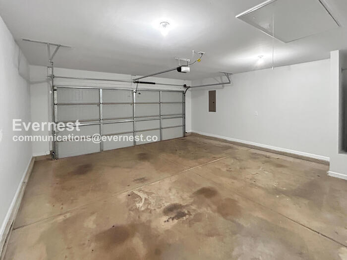 Building Photo - 322 Fenrose Dr