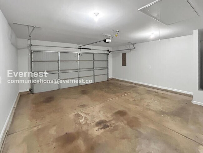 Building Photo - 322 Fenrose Dr