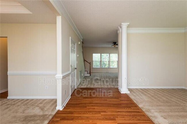 Building Photo - 9706 Ashburton Dr