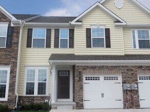 Building Photo - Spacious, Large, Luxury 3 Bedroom Townhouse in Hockessin, Delaware