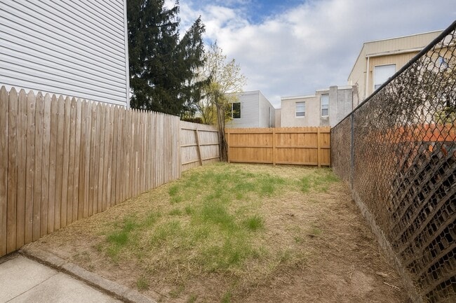 Building Photo - 2430 E Gordon St