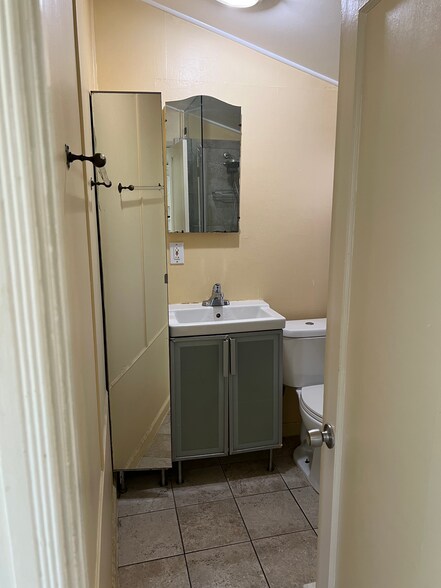 Bathroom - 3976 W 7th St